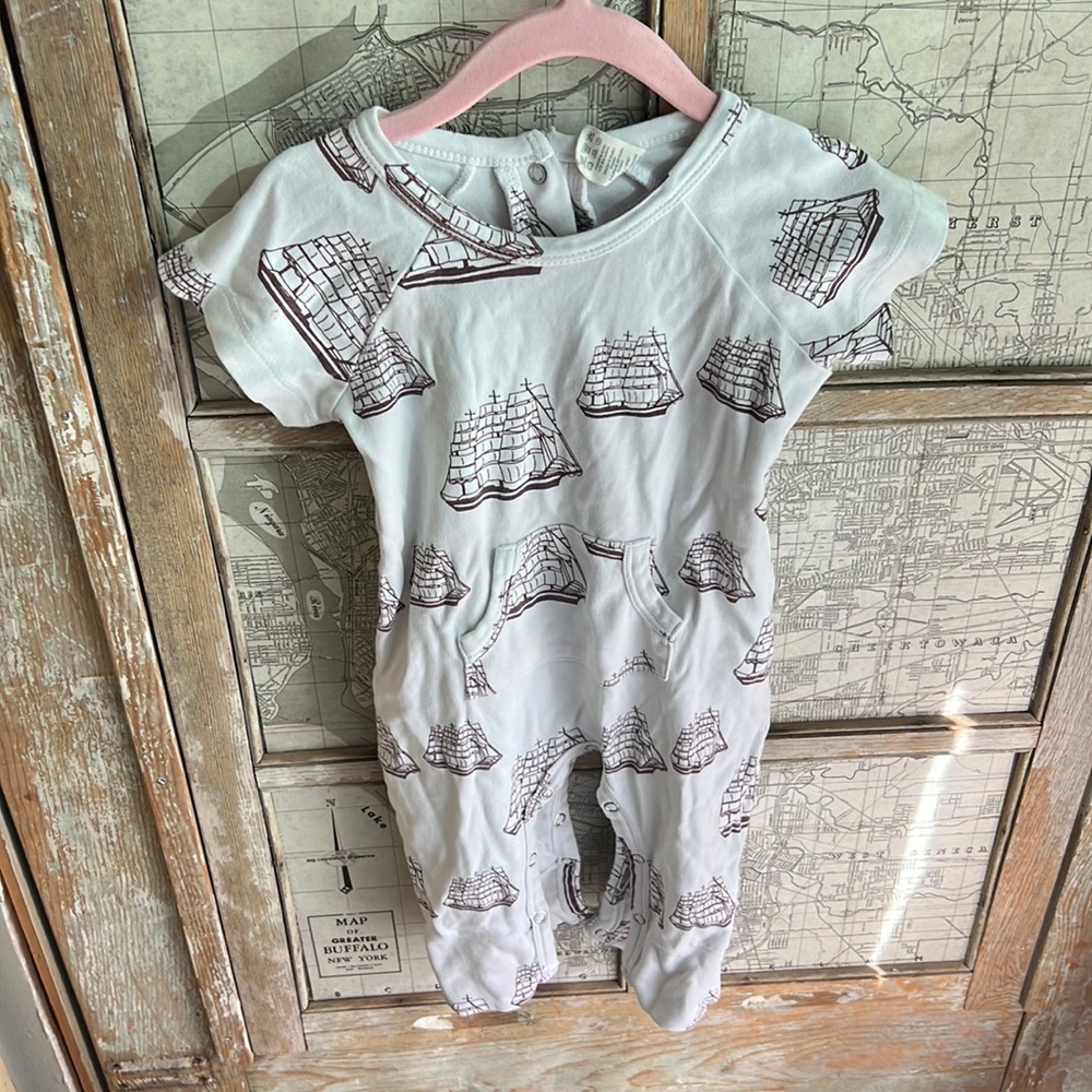 Kate Quinn ship romper size 12-18m